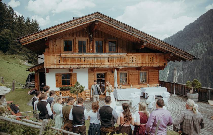 Hochzeitsfeier auf der GrasbergAlm in Finkenberg im Zillertal