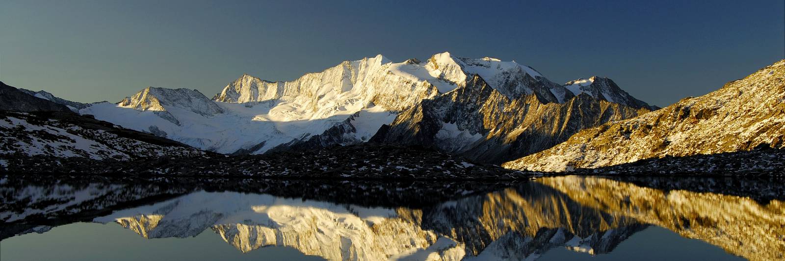 Bergsee und Berge im Zillertal