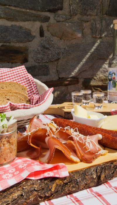 Herzhaftes Frühstück im Bruggerhof ApartHotel