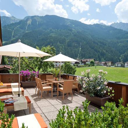 Terrasse im BRUGGER ApartHotel in Mayrhofen