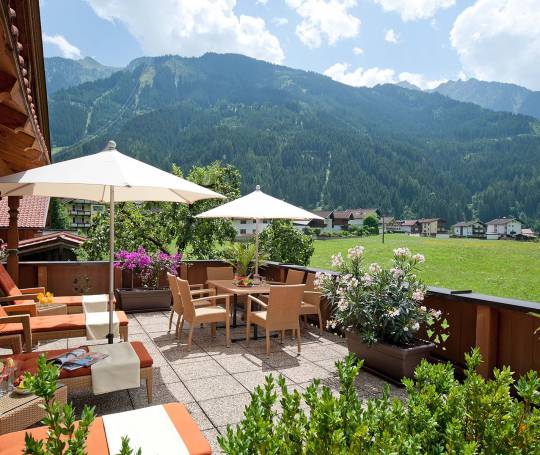 Terrasse im BRUGGER ApartHotel in Mayrhofen