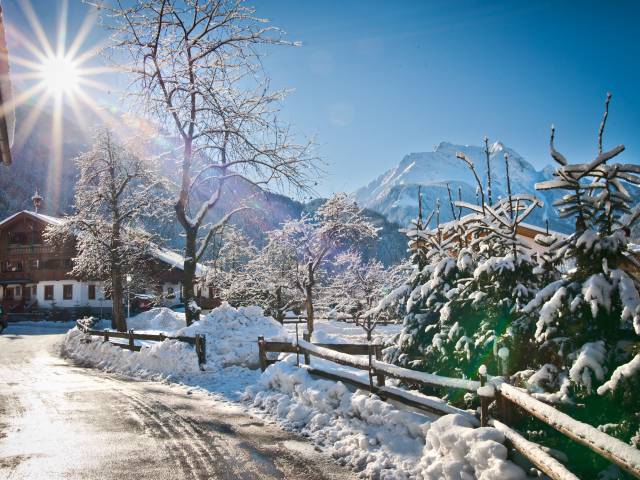 Winter in Mayerhofen schneebedeckter Penken