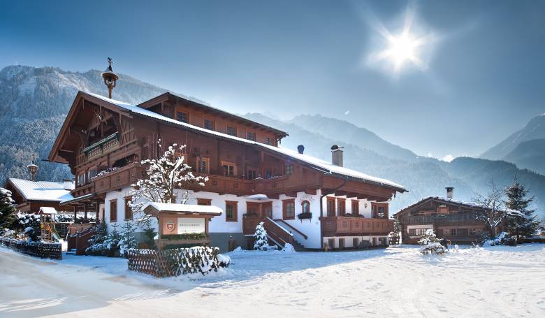 schneebedecktes Brugger Aparthotel