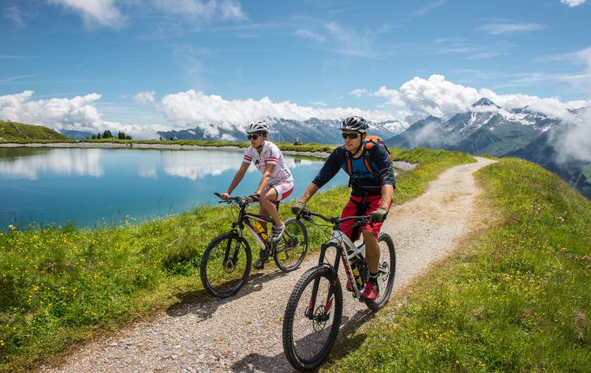 Biker am See am Penken in Mayrhofen