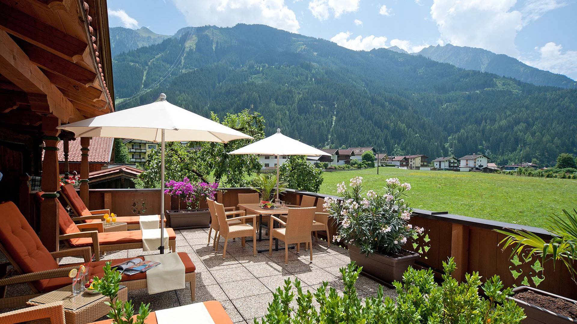 Terrasse im BRUGGER ApartHotel in Mayrhofen