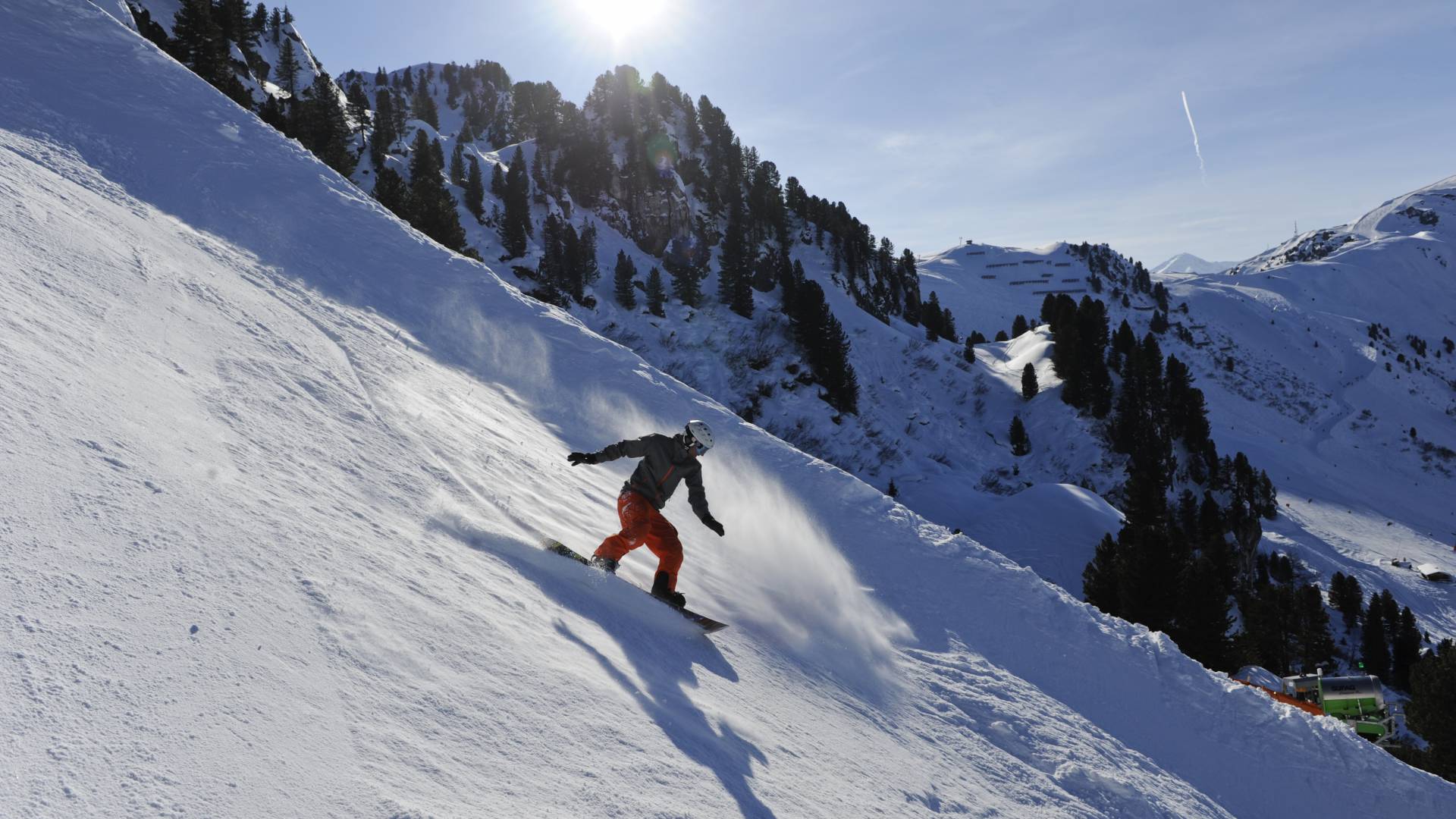 Snowboarder im Skigebiet Mayrhofen